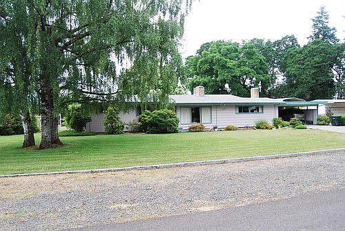 1st image of 200 Oak Ln