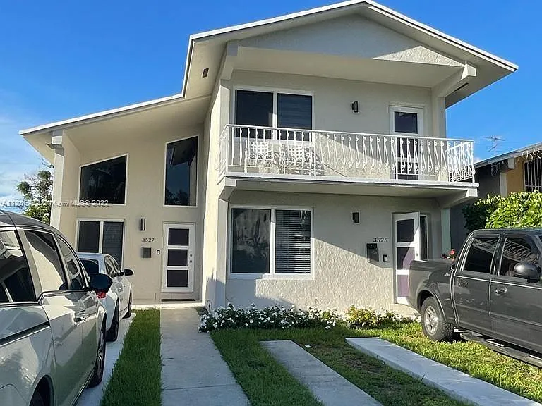 3525-3527 SW 25th Ter — Photo 1