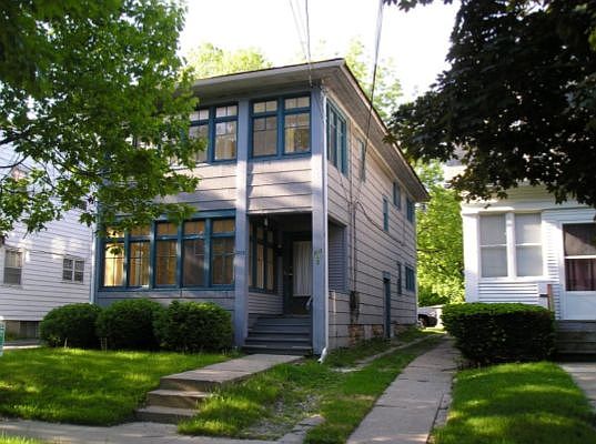 1013 W. Shiawassee St. - front