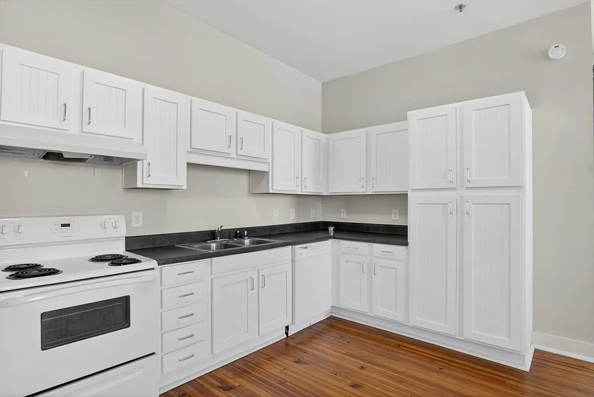 2 bed, $1,350 — Photo 4
