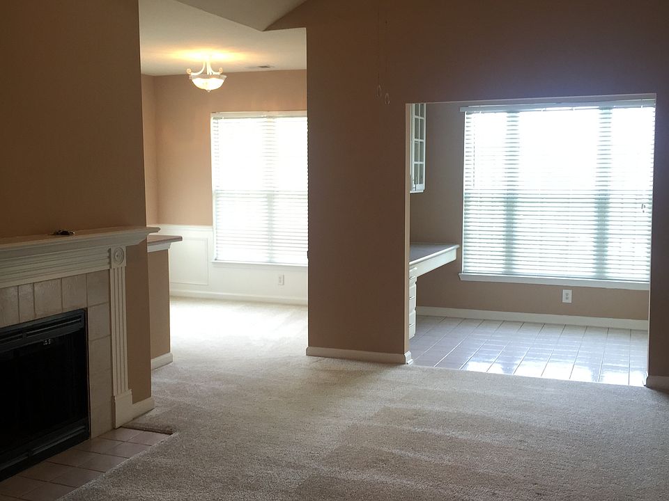 3rd Floor Front Entry
