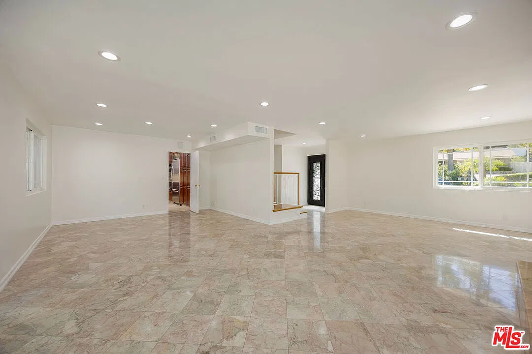 5 bed, 3.0 bath, 2577 sqft, $8,500 — Photo 4