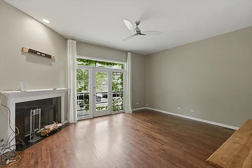 745 N Wood St #TOWNHOUSE Photo 1