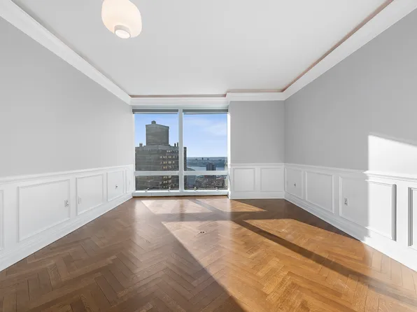 25 Columbus Circle image 2 of 8