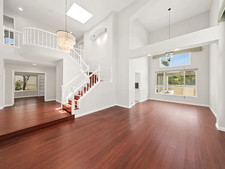 1068 Pacific Hill St — Photo 13
