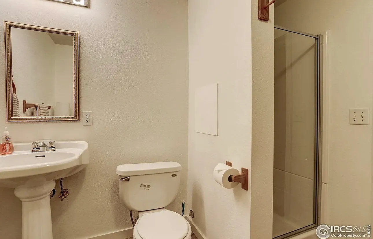3 bed, 3.5 bath, 1856 sqft, $2,500 — Photo 4
