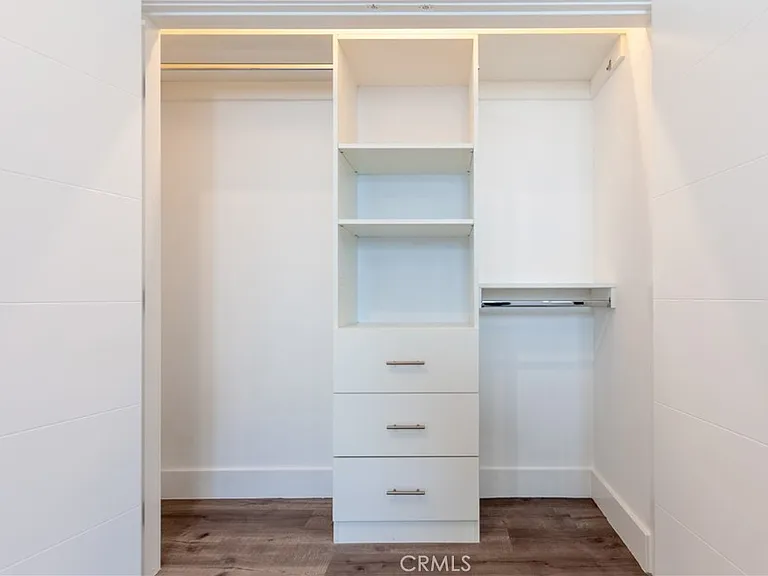 10910 W Hesby St #1/2 — Photo 28