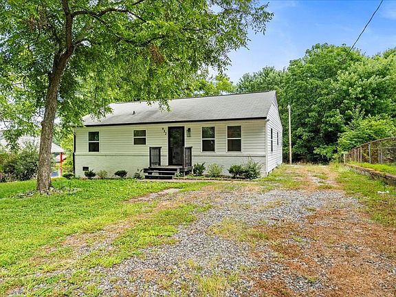 3rd image of 932 Summer Dr