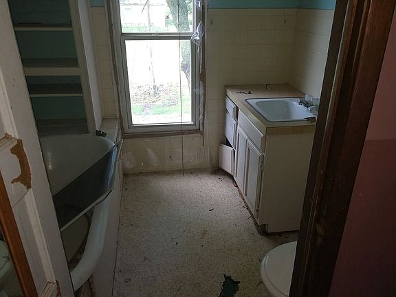 Upstairs Bath