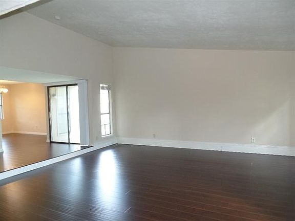 3rd image of 1129 Lombardy Dr