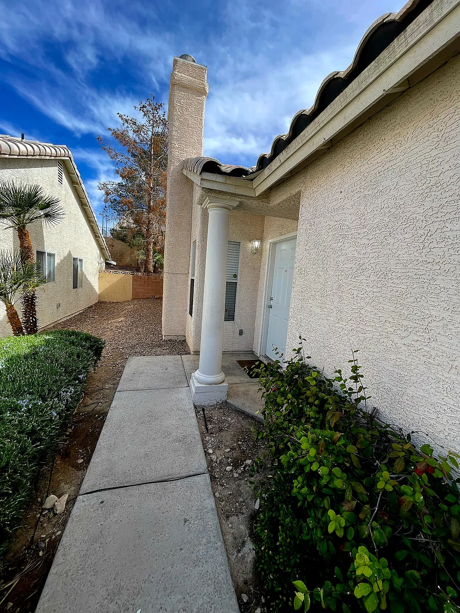 Building Photo - 2368 Monterey Pine Dr