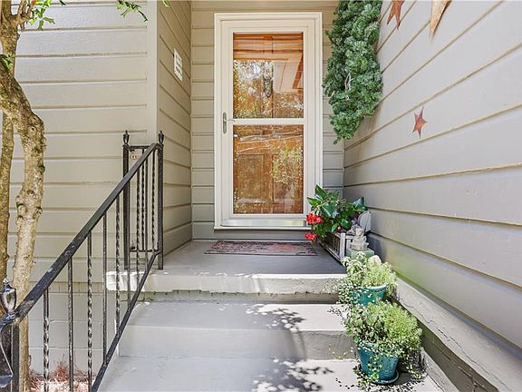 4th image of 410 Wimbledon Rd NE