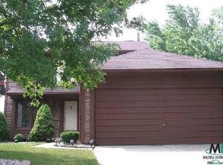 1637 E Colony Dr, Rochester, MI 48307