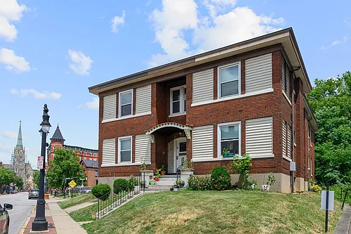 2610 Woodburn Ave #1 Photo 1