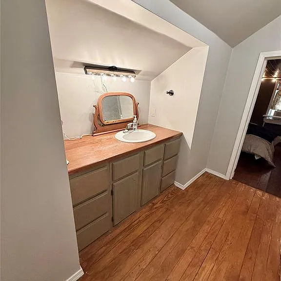 301 W Laurel St — Photo 37