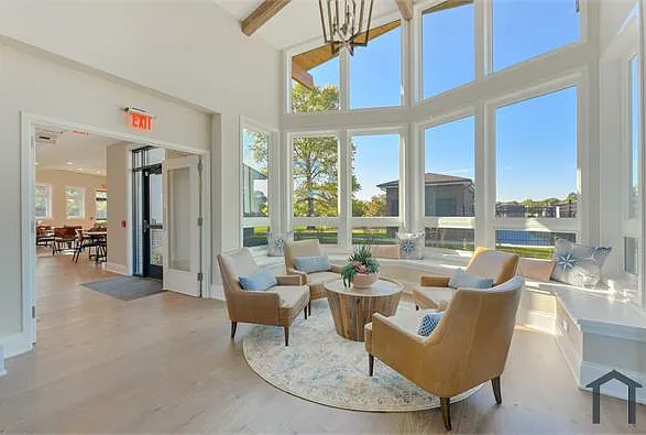 2 bed, 950 sqft, $1,458 — Photo 3