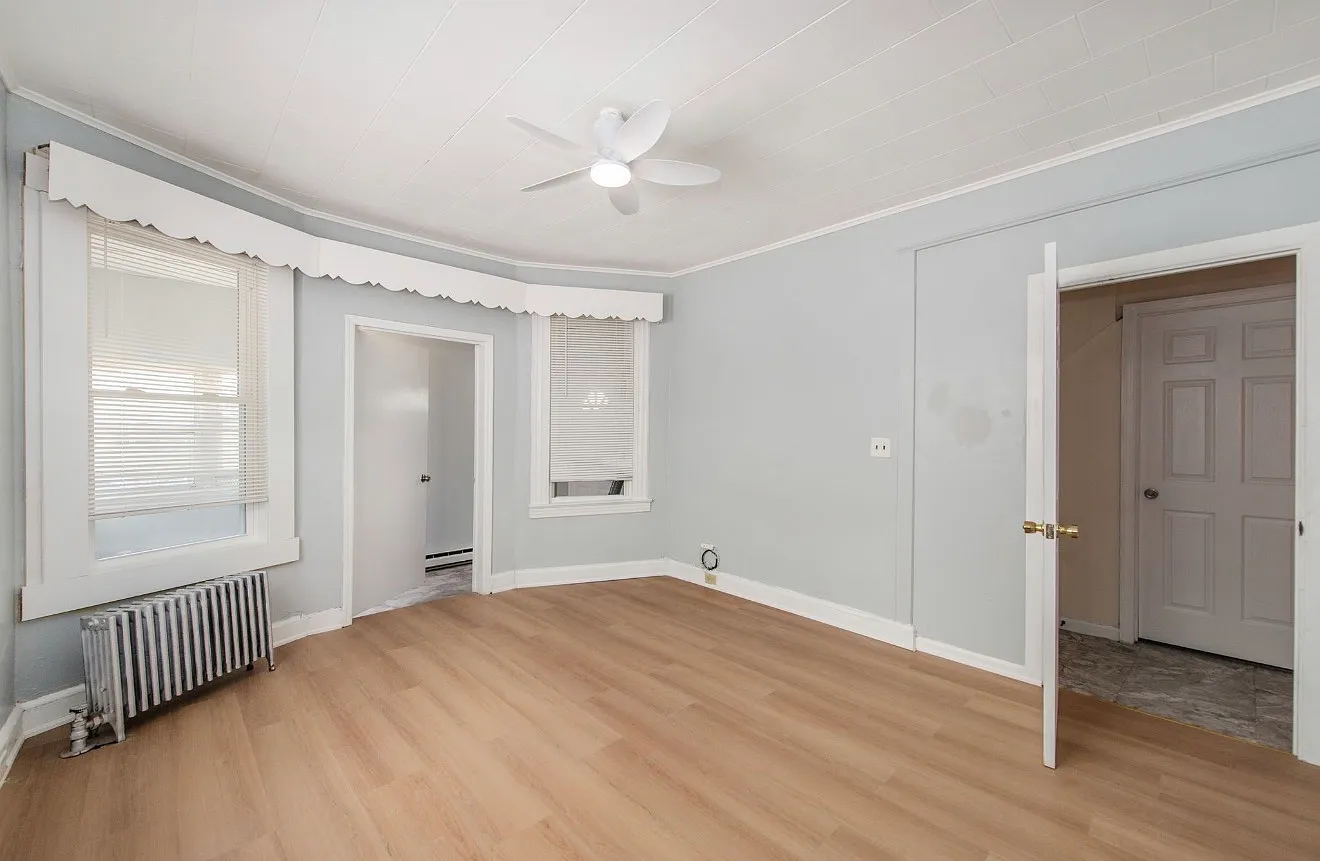 3 bed, 1100 sqft, $2,150 — Photo 2