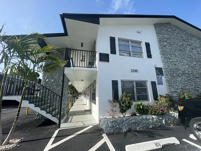 590 Ansin Blvd #0 — Photo 15
