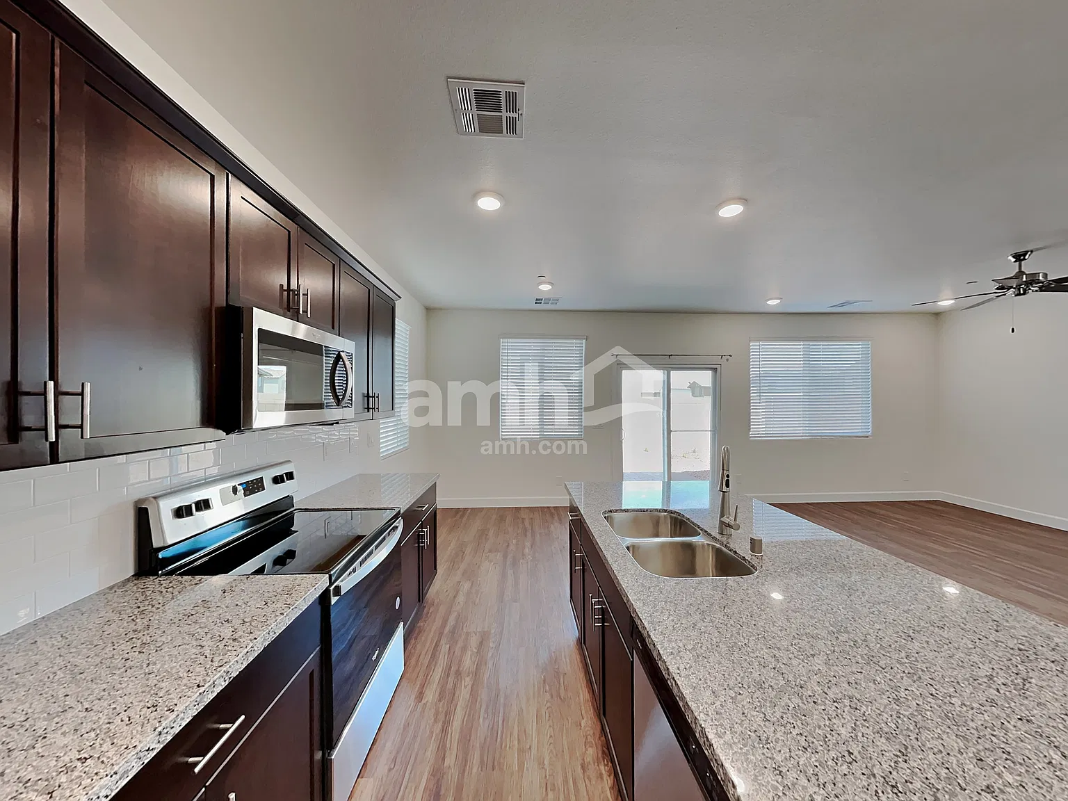 4 bed, 3.0 bath, 2211 sqft, $2,445 — Photo 3