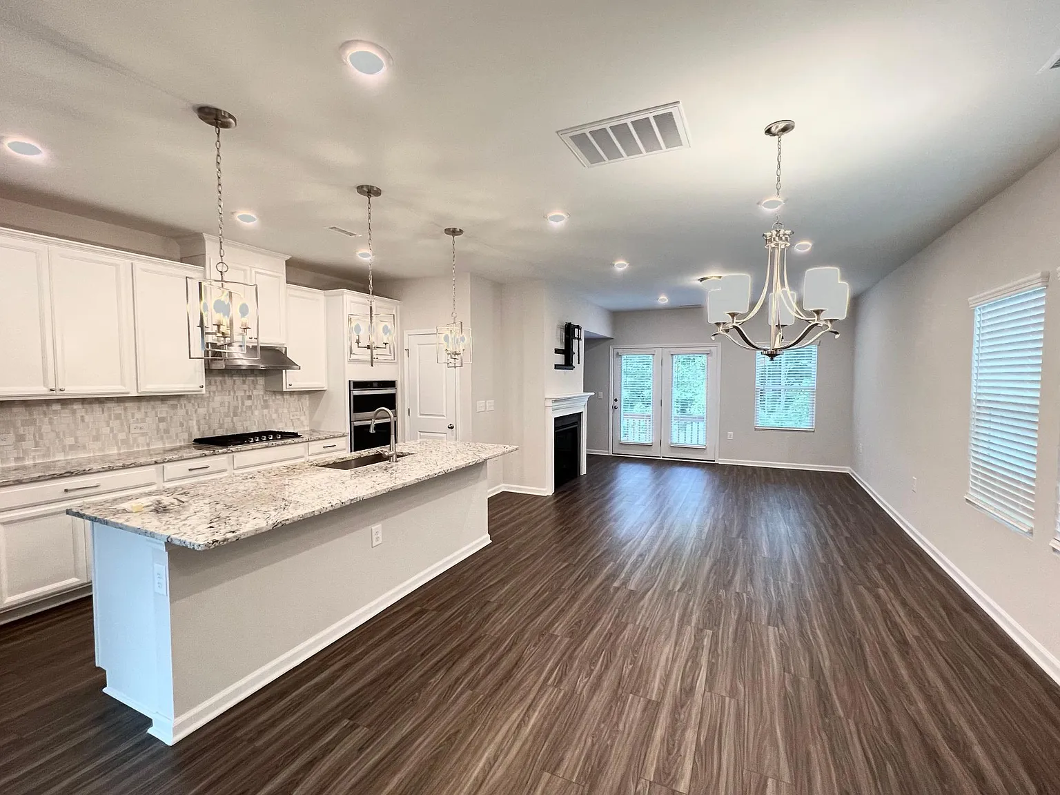 4 bed, 3.5 bath, 2075 sqft, $2,300 — Photo 3