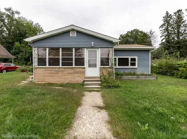2642 Lakeridge Ave, Wixom, MI 48393