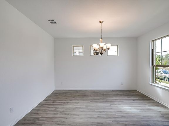 5th image of 1612 Harrongton Way