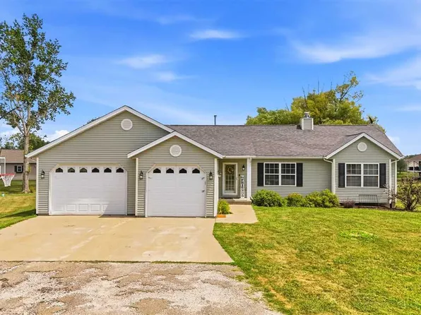 2166 Stewart Dr, Washington, IA 52353