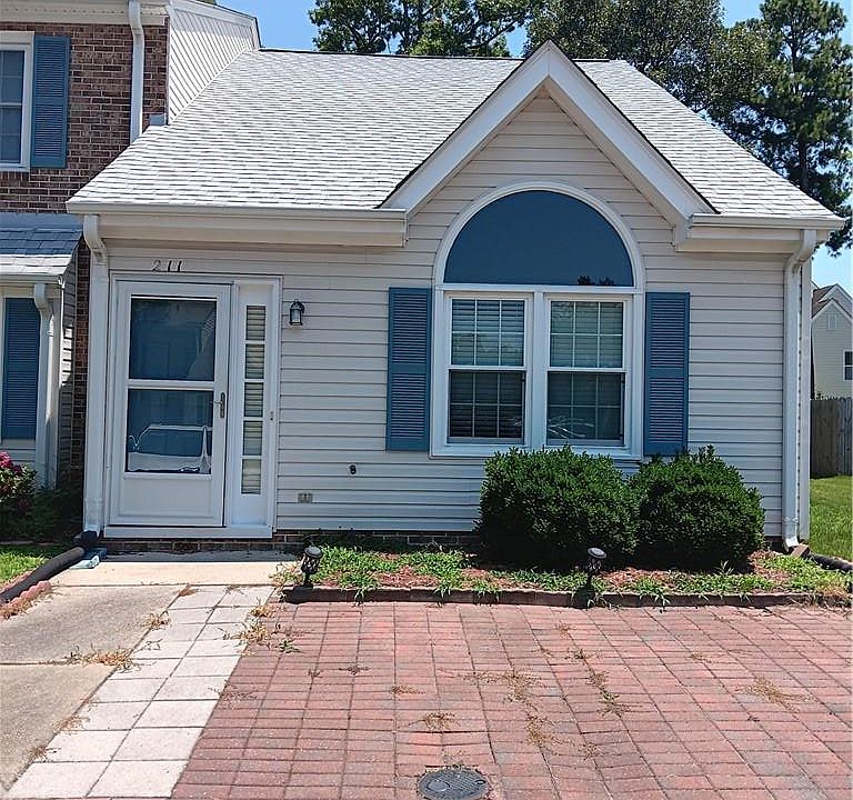 1st image of 211 Crestwood Ct