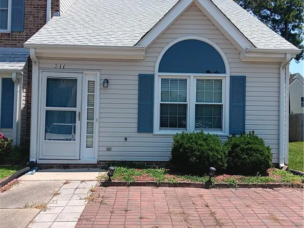 211 Crestwood Ct, Yorktown, VA 23692