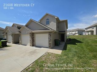 21608 Westover Ct, Peculiar, MO 64078
