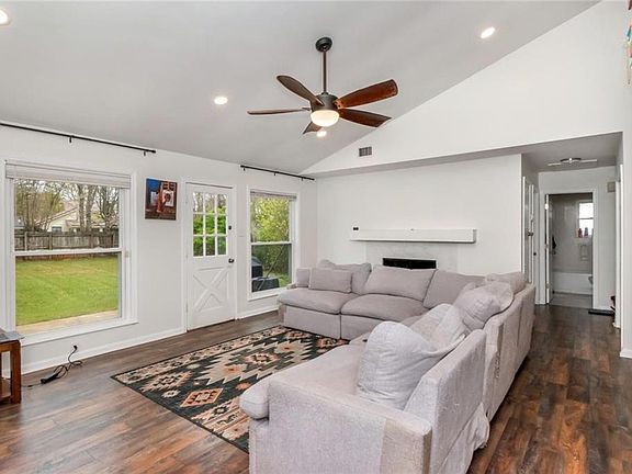 3rd image of 6208 Cottage Hill Rd