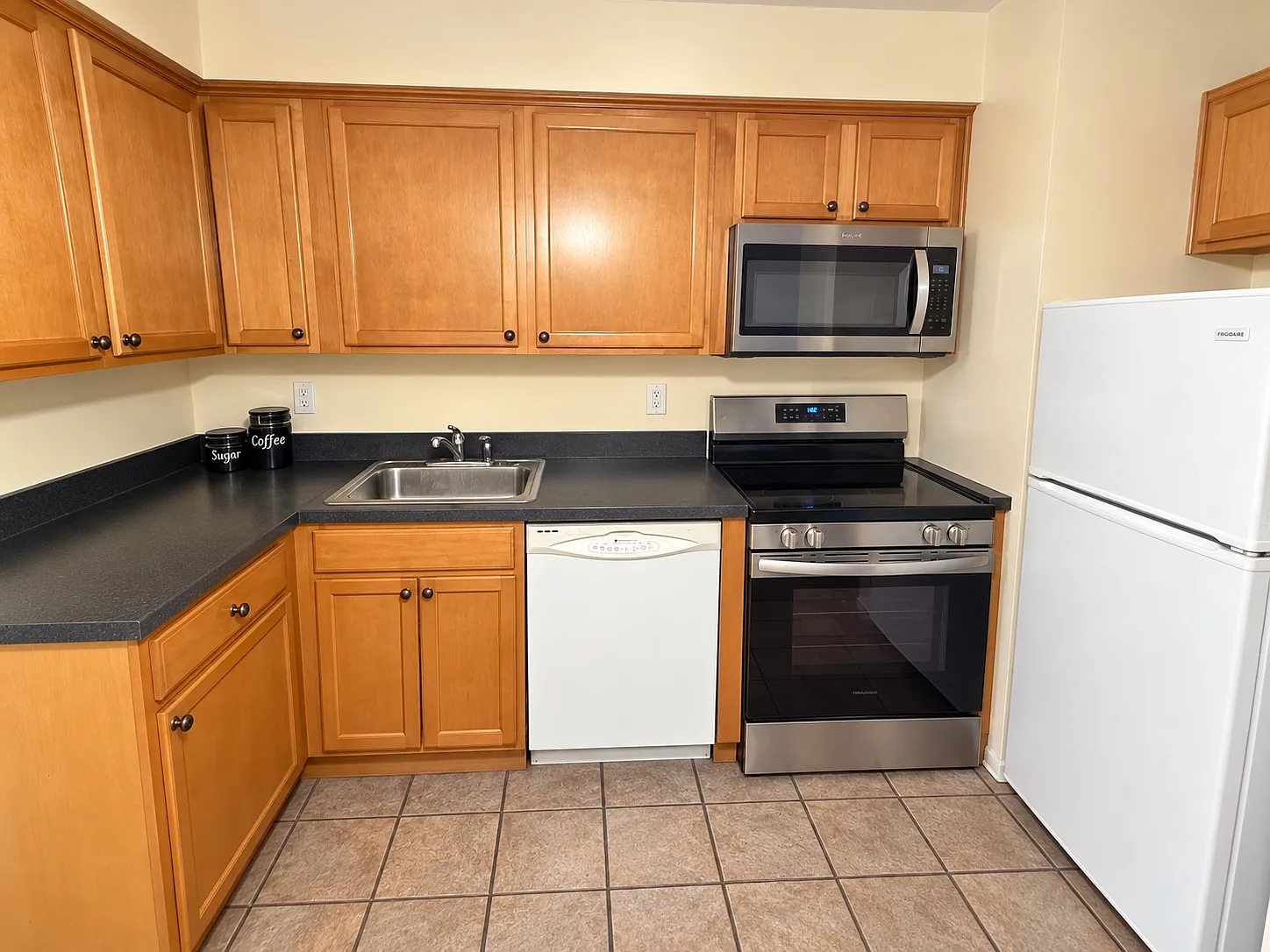 F3 Avon Dr — Photo 2