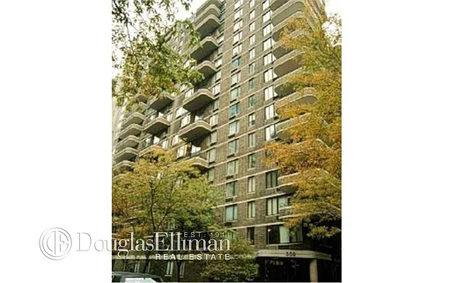 Rented by Douglas Elliman | media 26