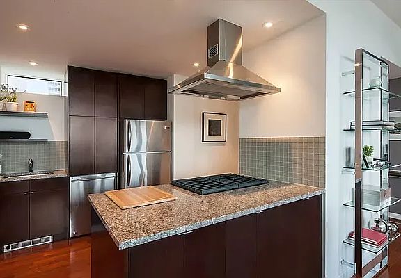 4th image of 306 W 48th St APT 18A