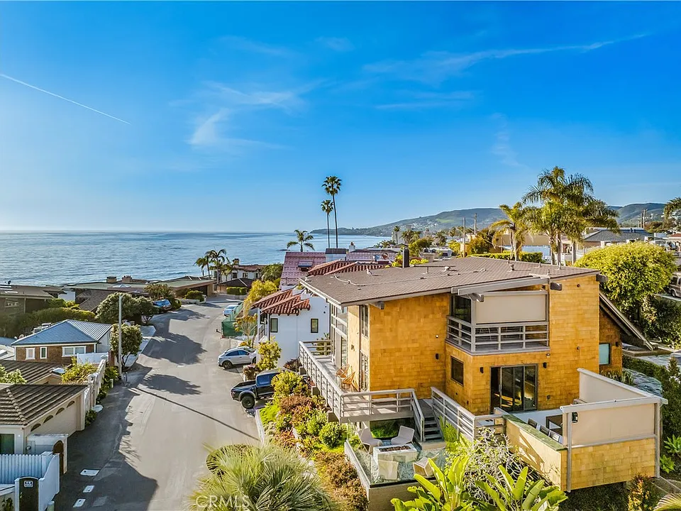 1944 Ocean Way