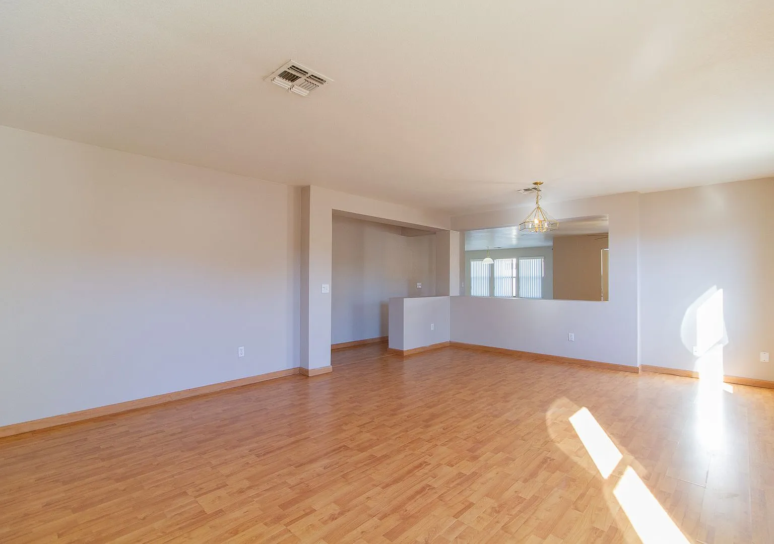 Wonderful property on corner lot!! — Photo 4