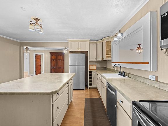 5th image of 815 Kuulei St