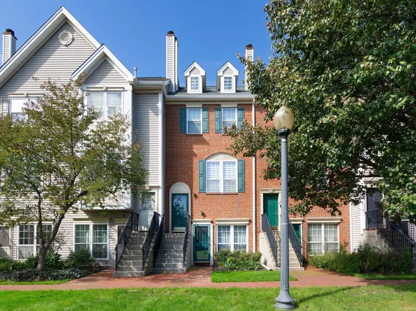 151 Cottonwood St, Jersey City, NJ 07305