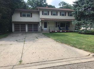 721 Robins Rd, Lansing, MI 48917