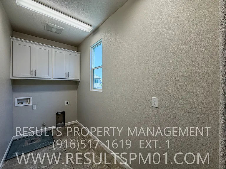 1041 Bridlewood Dr — Photo 26