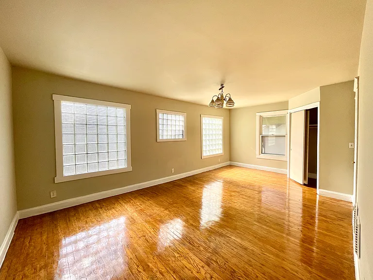 3921 Troost Ave — Photo 6