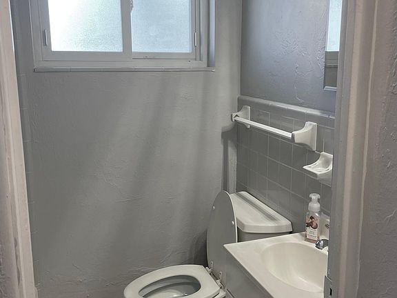 5th image of 2155 Wood St