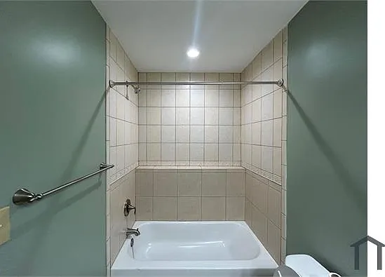 1003 W Lombard St — Photo 8
