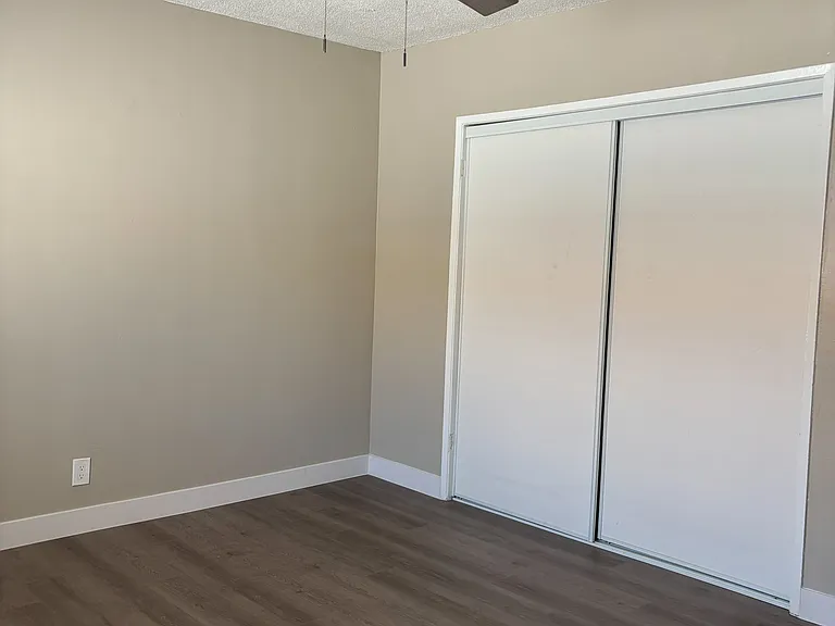 147 E Wakefield Ave — Photo 2