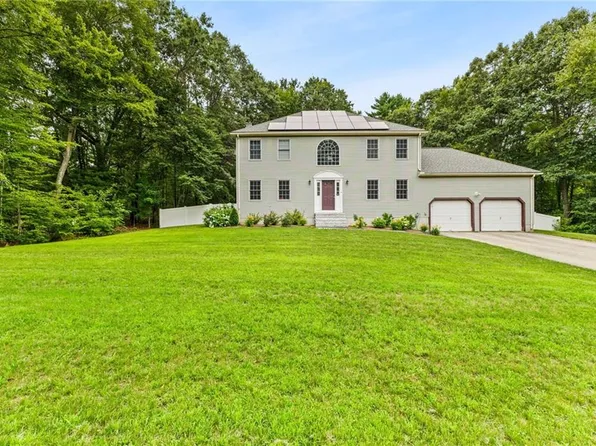 4 Crestwood Dr, Blackstone, MA 01504