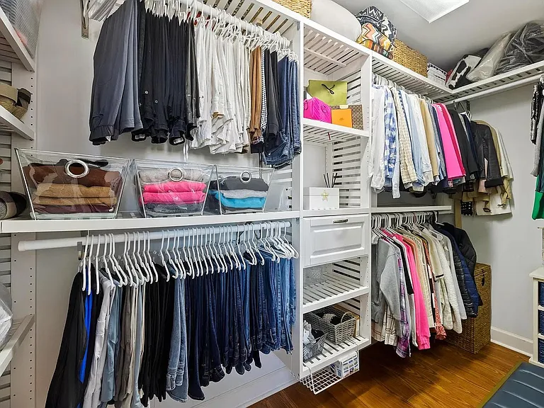 Walk-in/built-in closet