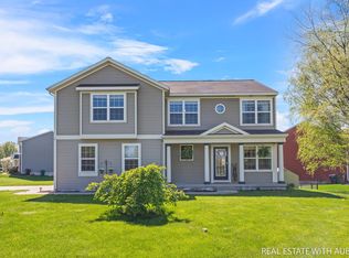 3725 Sun Ridge Dr, Hudsonville, MI 49426