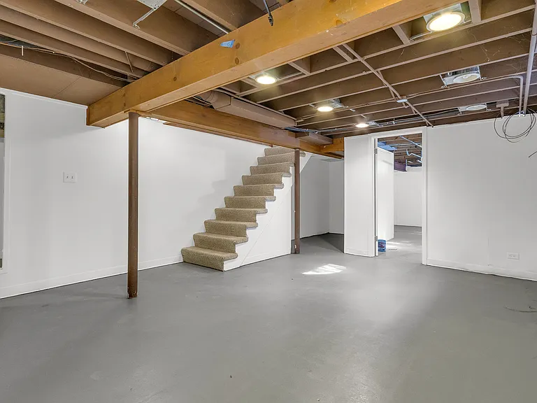 3012 Macfarlane Cres — Photo 12
