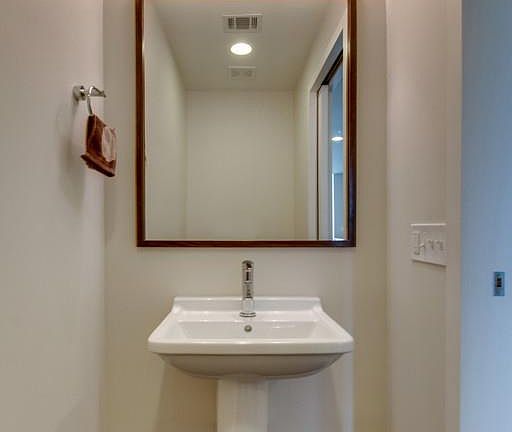 4th image of 1212 Laurel St APT 902