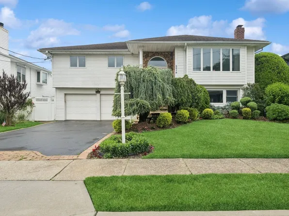 2518 April Lane, Bellmore, NY 11710